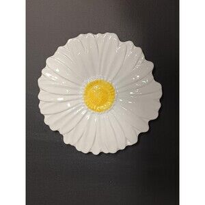 Vintage Daisy Plate – White & Yellow Ceramic Flower, Cottagecore Décor
